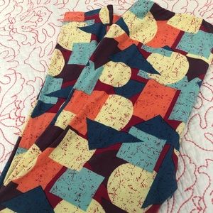 Lularoe Multi Shapes Print Tall and Curvy Leggings
